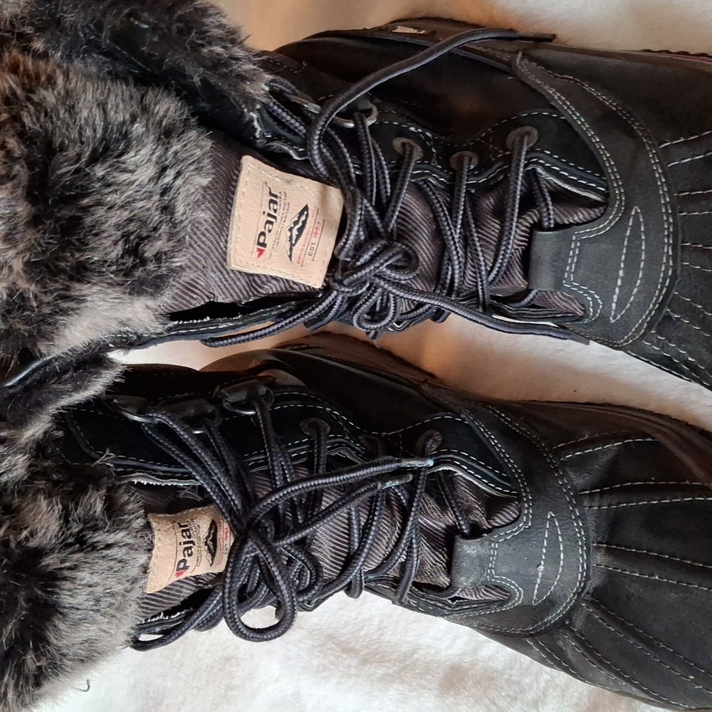 Men's Pajar waterproof fur lined boots in excellent preowned condition